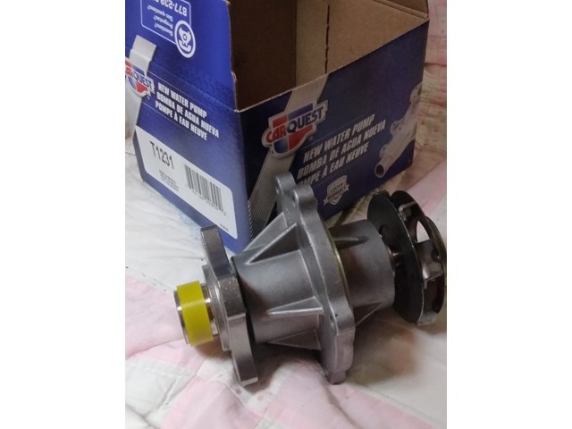 Carquest New In Box Water Pump T1231 (WITH GASKETS)