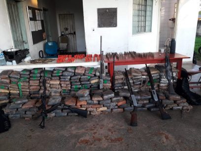 Fuzis, escopetas e grande quantidade de droga são apreendidos pelas policias em Manaquiri Fuzis, escopetas e grande quantidade de droga são apreendidos pelas policias em Manaquiri
