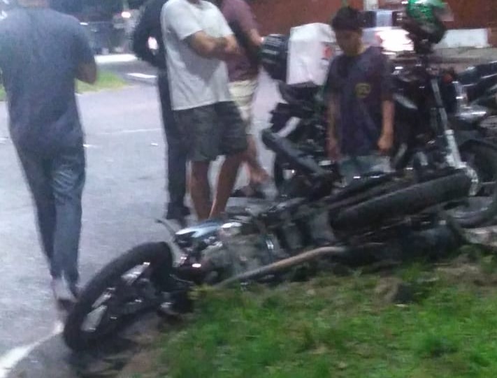 Colisão entre carro e moto deixa homem morto na zona Norte Colisão entre carro e moto deixa homem morto na zona Norte