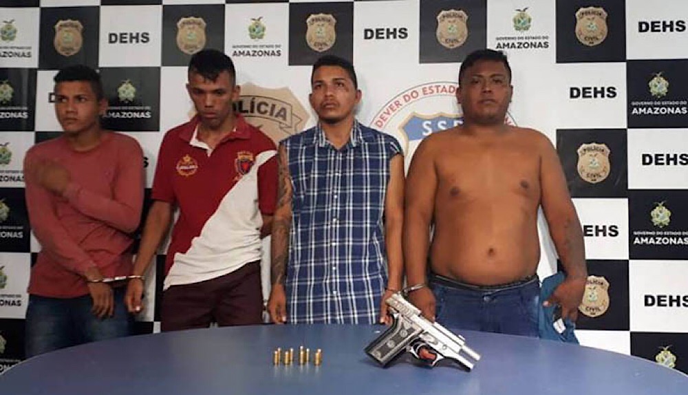Acusado de matar sargento da PM se entrega na DEHS; um segue foragido Acusado de matar sargento da PM se entrega na DEHS; um segue foragido