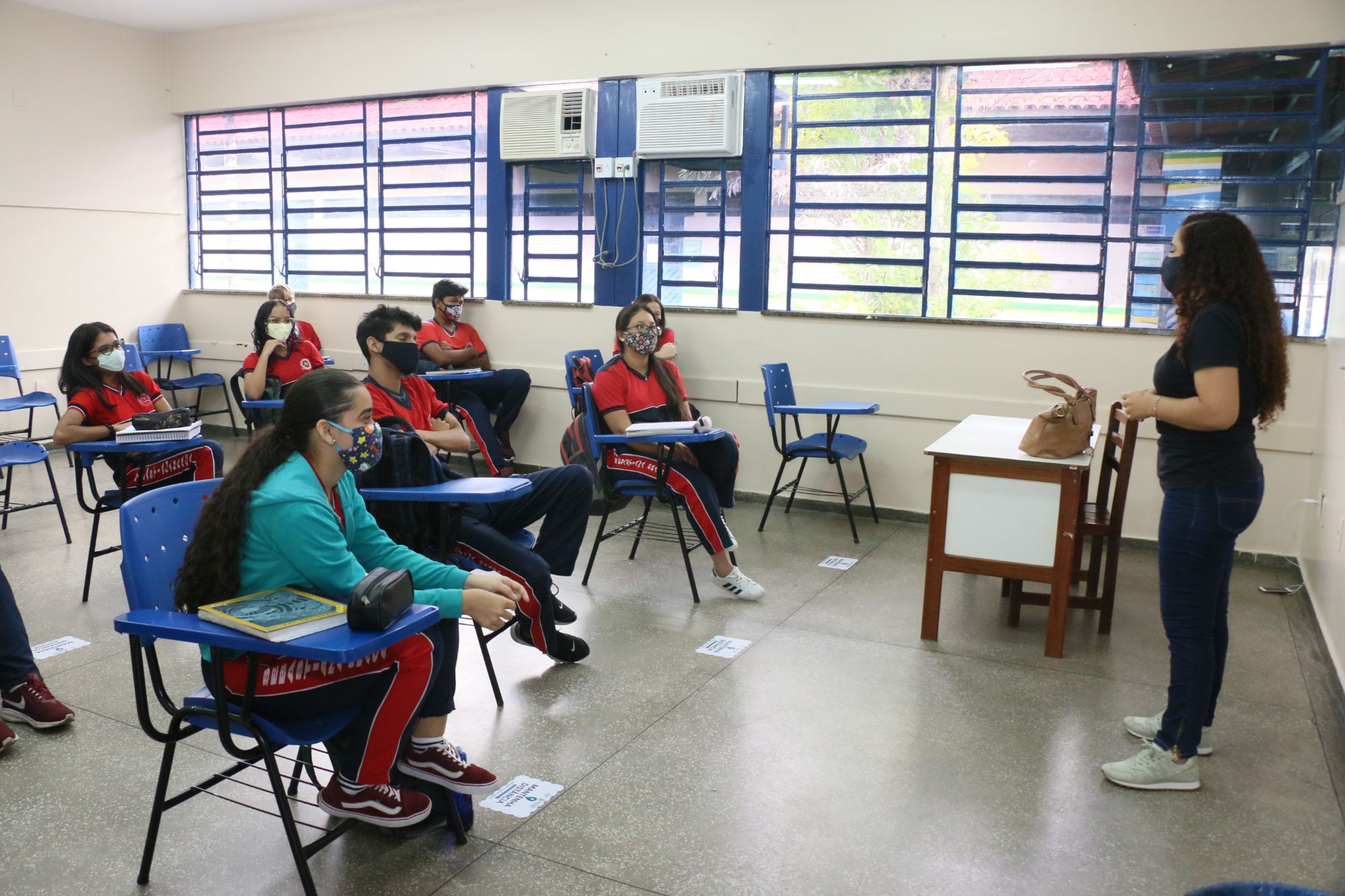 Em Manaus, aulas do Ensino Médio seguem com 100% das escolas em ...