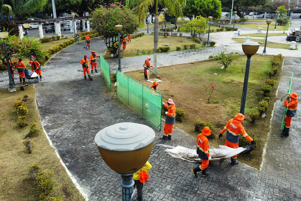 Praça da Saudade recebe ação de limpeza da Prefeitura de Manaus - Portal do Marcos Santos