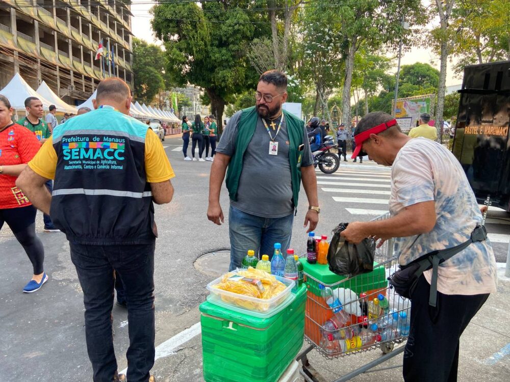 Fiscalização do comércio informal atuou em todo o entorno do #SouManaus Passo a Paço 2022 – Portal do Marcos Santos - Portal do Marcos Santos