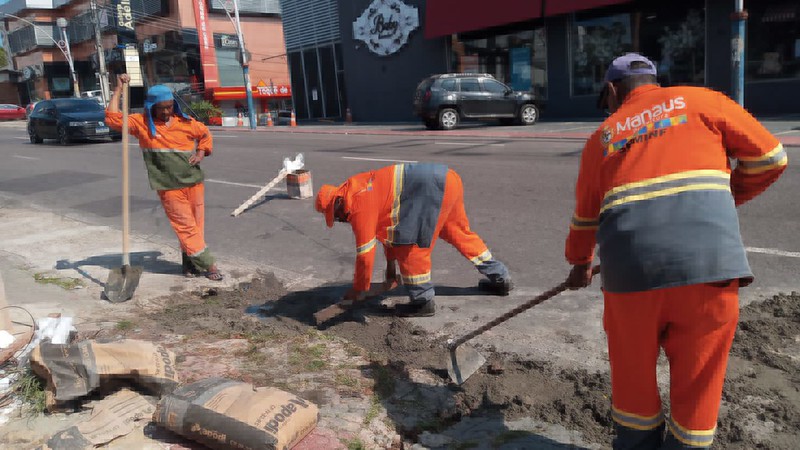 Prefeitura realiza obras de drenagens superficiais, limpeza e desobstru&ccedil;&atilde;o  na avenida Jo&atilde;o Val&eacute;rio - Portal do Marcos Santos
