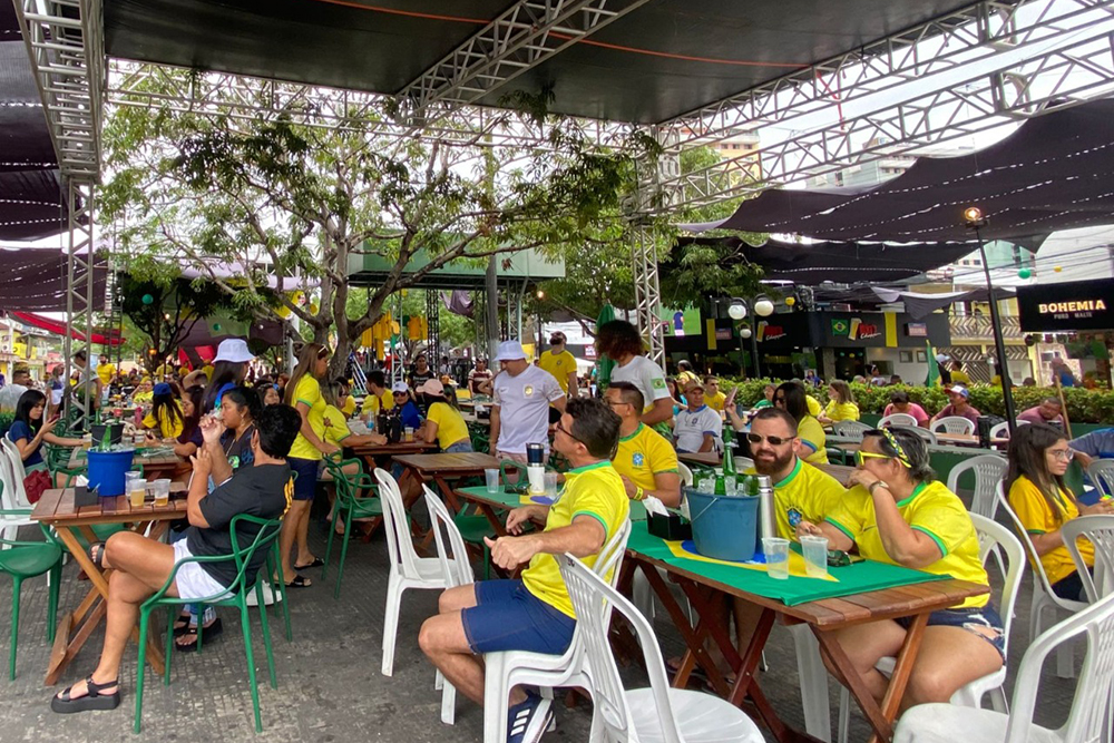Jogo Brasil x Croácia leva público da Praça do Eldorado da euforia à decepção - Portal do Marcos Santos
