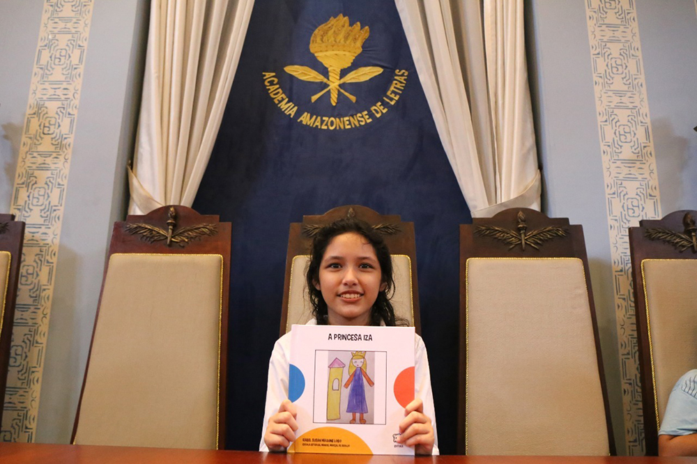 Dia de aut&oacute;grafos marca lan&ccedil;amento de 74 livros escritos por estudantes da educa&ccedil;&atilde;o  especial - Portal do Marcos Santos