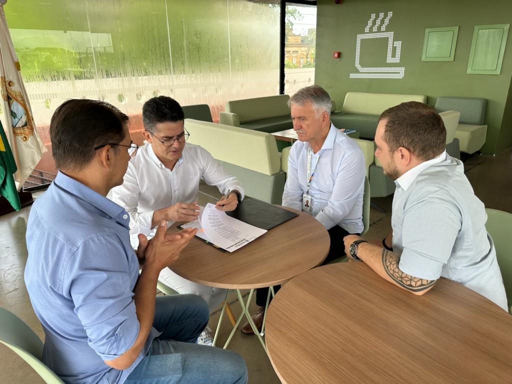 David Almeida assina decretos que criam selos 'Amigos da Natureza' e 'Amigos  dos Animais' - Portal do Marcos Santos