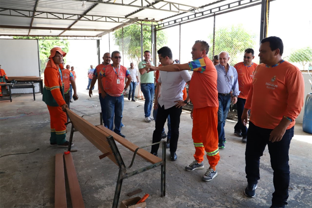 David Almeida visita a Semulsp e conhece projeto desenvolvido para reutilizar materiais - Portal do Marcos Santos