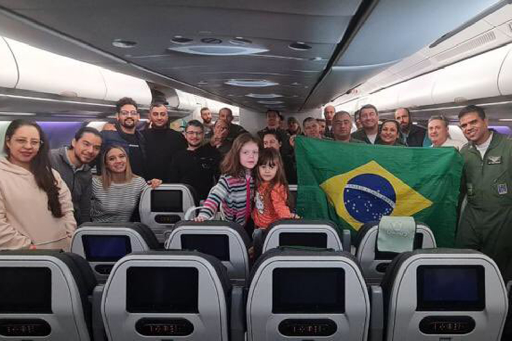 Avião da FAB chega com brasileiros e turcos sobreviventes do terremoto -  Portal do Marcos Santos