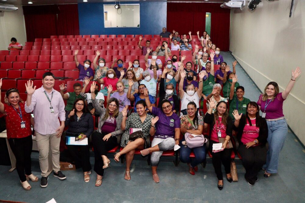 Mulheres que frequentam centro Padre Pedro Vignola recebem orienta&ccedil;&otilde;es  sobre Cr&eacute;dito Rosa - Portal do Marcos Santos
