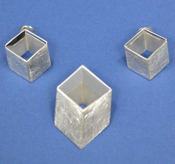 Brand New 925 Sterling Silver Pendant & Earrings Set