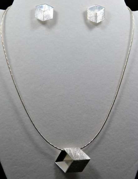 Brand New 925 Sterling Silver Pendant & Earrings Set