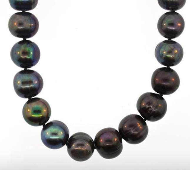 Elegant fresh water pearl necklace