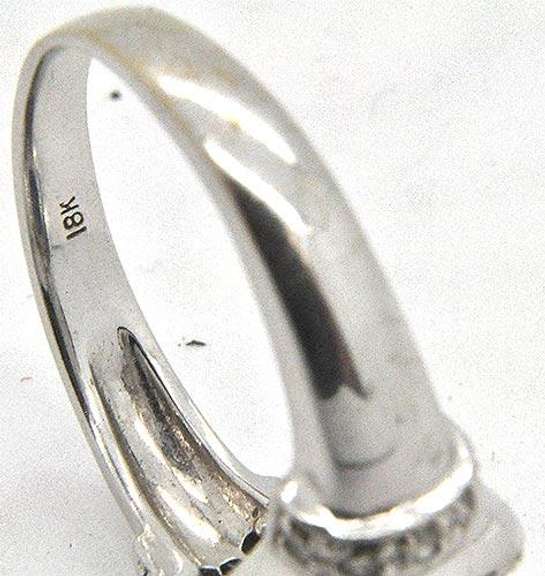 Elegant 18kt gold sapphire & diamond ring