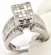 LADIES DAZZLING 14KT WHITE GOLD DIAMOND RING.