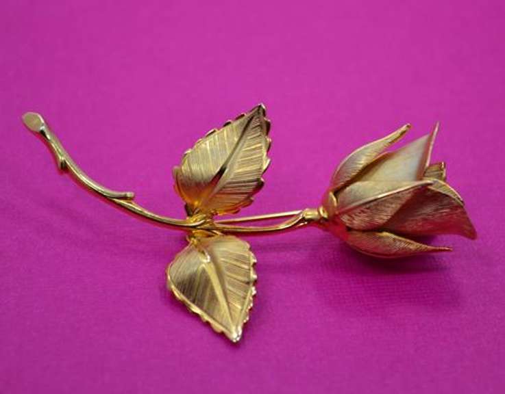 Gorgeous 1966 Gold Tone Rose by Langcraft Giovanni