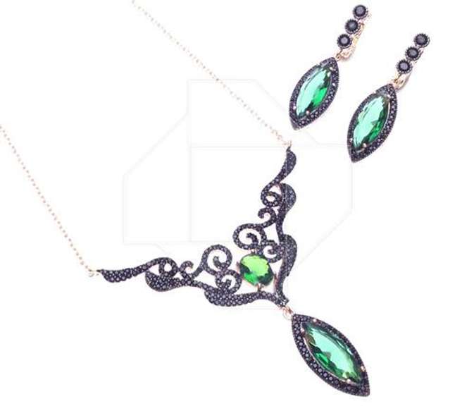 SPLENDID ELEGANT SET OF ELABORATE 925 SILVER JEWELRY