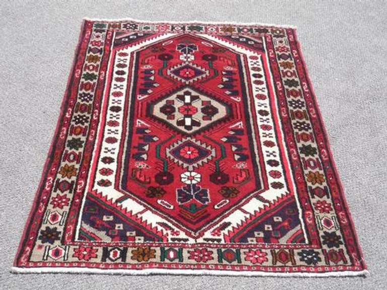 HIGHLY DETAILED HAND WOVEN PERSIAN HAMADAN