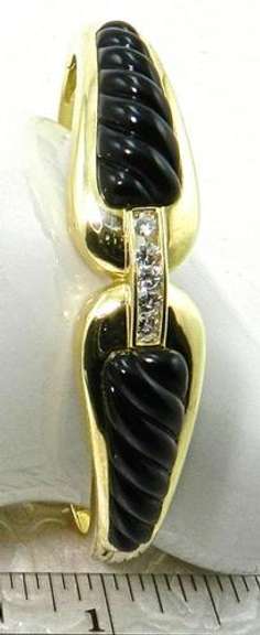 Ladies 18k onyx and diamond bangle