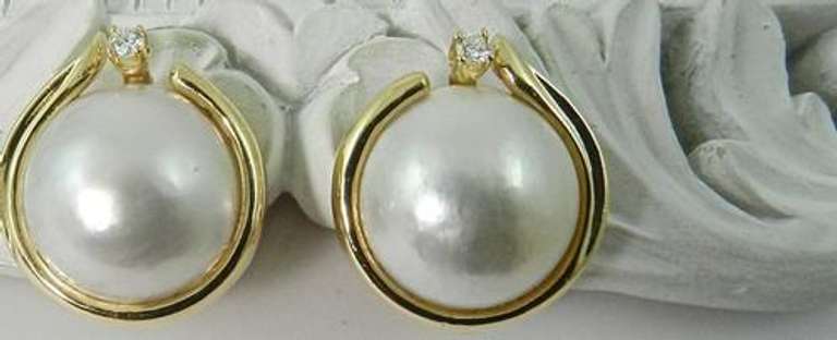 Classic 14k mobe pearl earrings