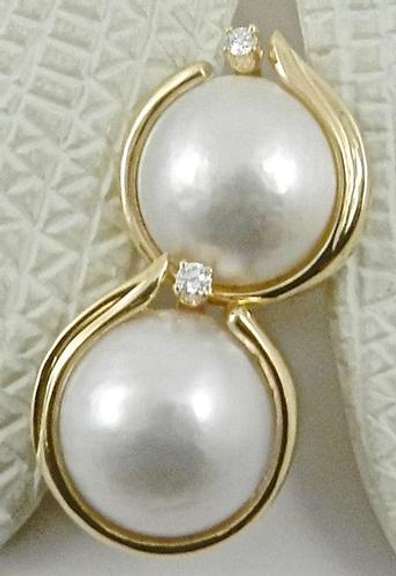Classic 14k mobe pearl earrings