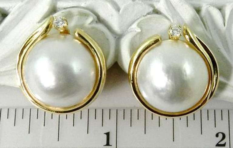 Classic 14k mobe pearl earrings
