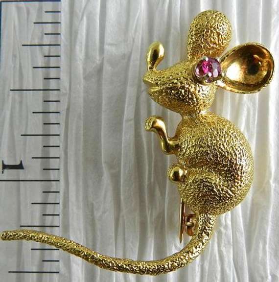Adorable Mouse Brooch, 18K
