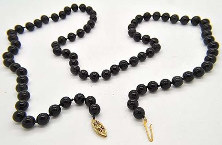 Elegant Classic Ladies Onyx Necklace, 14kt Clasp