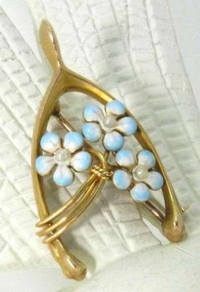 Charming Floral Brooch with Enamel