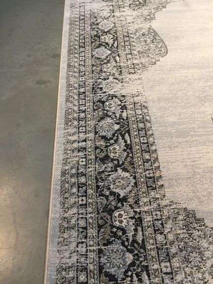 Stunning European Blend Of Fashion & Traditional 8x11