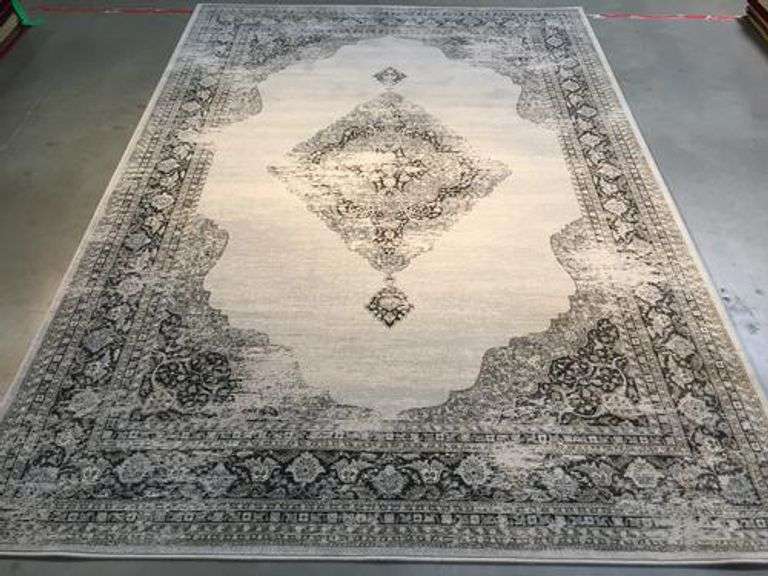 Stunning European Blend Of Fashion & Traditional 8x11