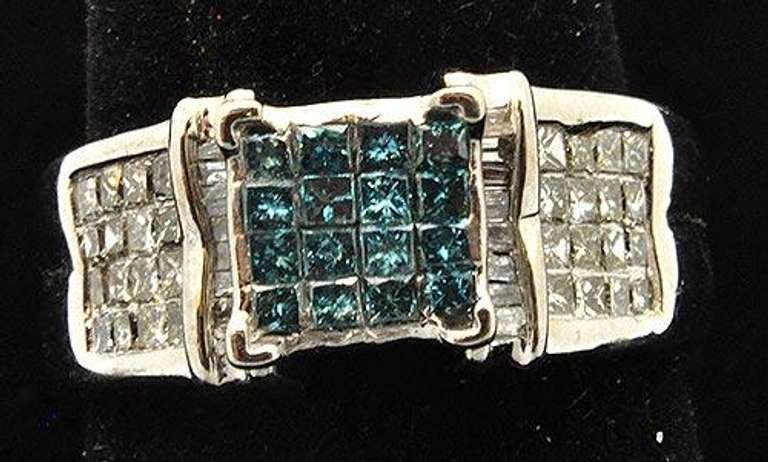 LADIES 14KT WHITE GOLD AND BLUE DIAMOND RING