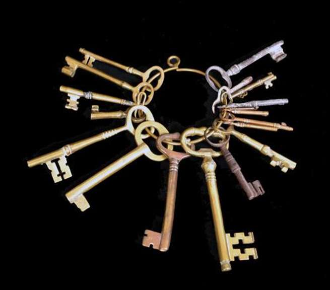 Vintage and Antique Brass and Iron Skeleton Keys Lot