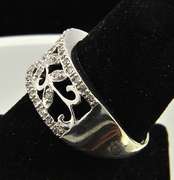 Elegant Floral Design Diamond Ring