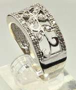 Elegant Floral Design Diamond Ring