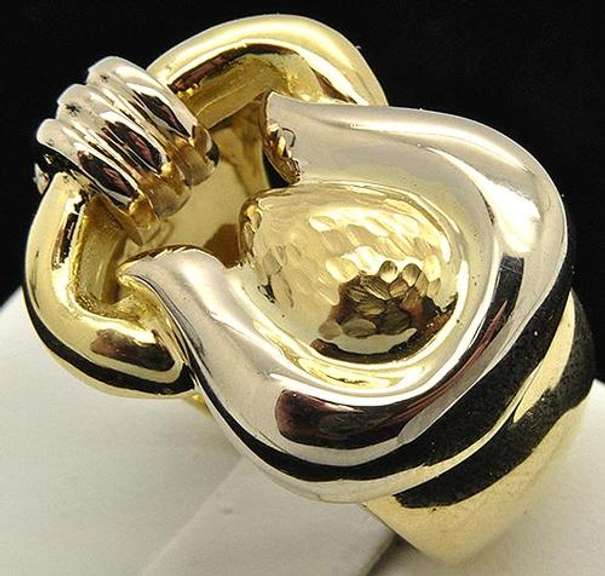 LADIES SOLID GOLD 18 KT RING.