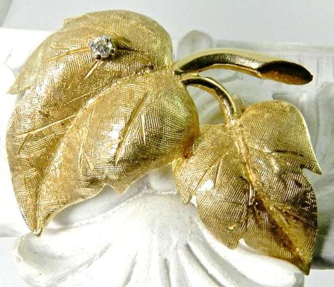 Attractive Double Leaf 14K Brooch