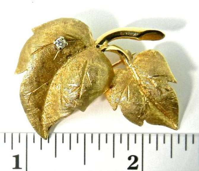 Attractive Double Leaf 14K Brooch