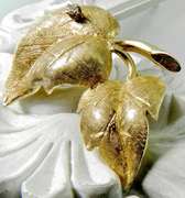 Attractive Double Leaf 14K Brooch