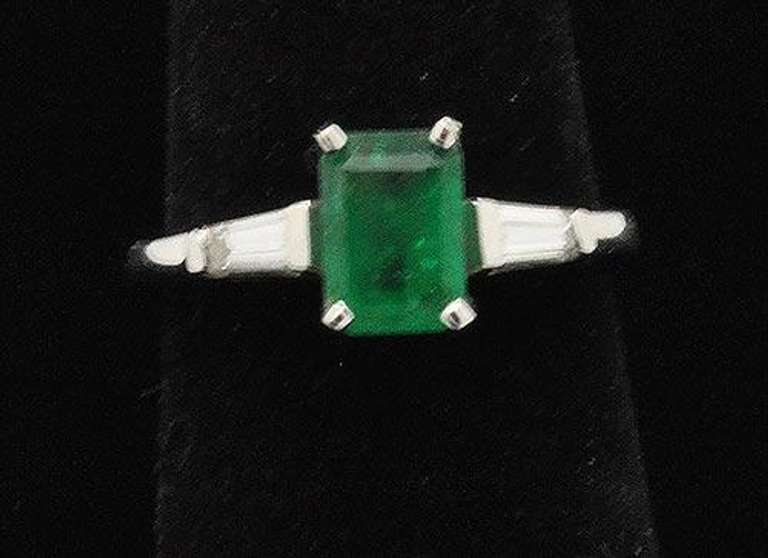 Elegant Ladies Emerald & Diamond Ring, 18k
