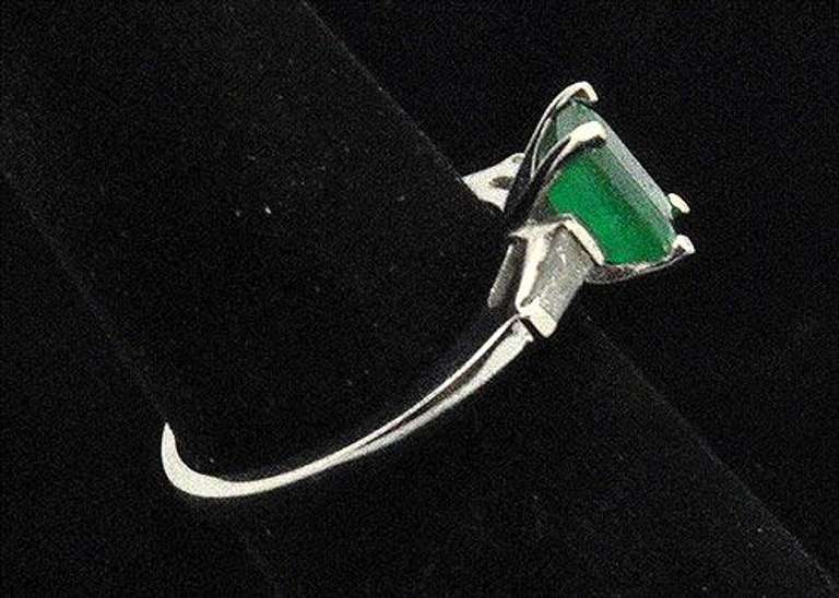 Elegant Ladies Emerald & Diamond Ring, 18k