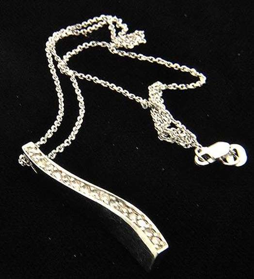 Elegant Diamond Necklace in 14kt White Gold