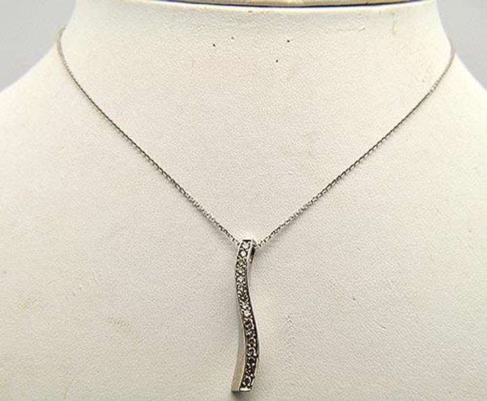 Elegant Diamond Necklace in 14kt White Gold