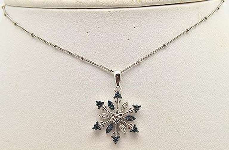 Snowflake pendant in 14k white gold