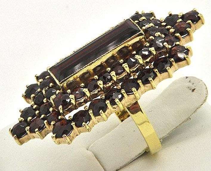 Vintage 14kt Gold Garnet Filled Ring, Eye Catching!