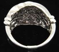 LADIES 10 KT WHITE GOLD DIAMOND RING.
