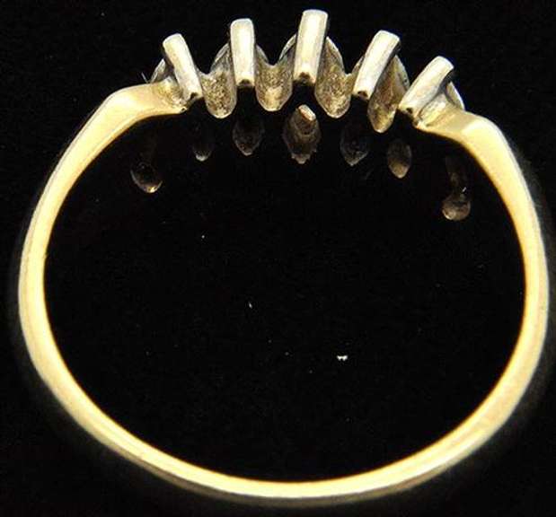 LADIES 14 KT YELLOW GOLD MARQUISE DIAMOND RING.