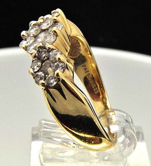 14 KT  DIAMOND PAST/PRESENT/FUTURE RING