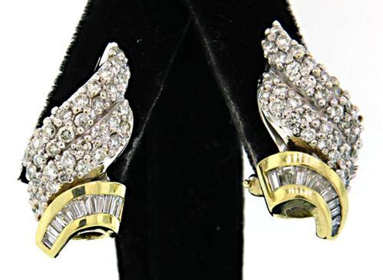 Stunning Diamond Swirl Earrings in 18kt