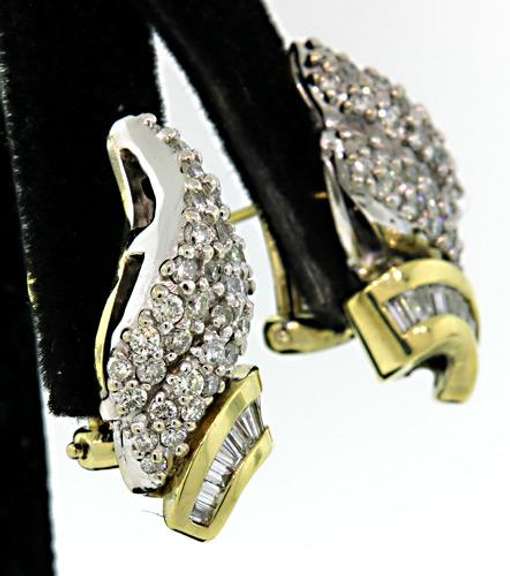 Stunning Diamond Swirl Earrings in 18kt